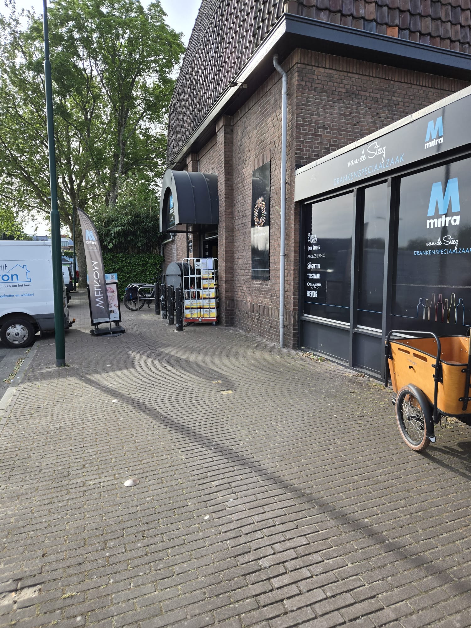 Mitra Baarn van buiten