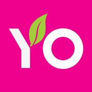 YoYo!-logo met witte letters en groen blad op roze achtergrond.