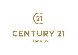 Century 21 Benelux logo met goudkleurige tekst en een gestileerd cijfervormig embleem.