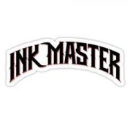 Ink Master-logo met gestileerde zwarte letters en rood-witte contour op een witte achtergrond.