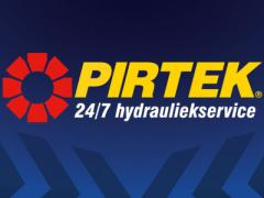 Pirtek-logo met rode bloemvorm en gele letters, daaronder witte tekst '24/7 hydrauliekservice' op een blauw achtergrond.