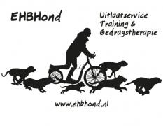 Silhouet van een persoon op een fiets omringd door rennende honden, met teksten over uitlaatservice en training.