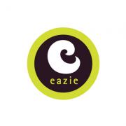 Eazie-logo met een gestileerde witte 'E' op een donkerbruine achtergrond omringd door een groene cirkel.
