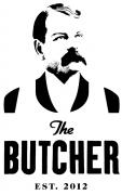 Logo van THE BUTCHER met een gestileerde afbeelding van een man en de tekst Established 2012.