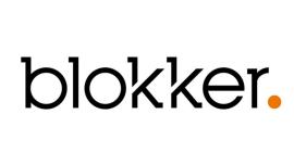 Blokker-logo met zwarte tekst en een oranje stip op een witte achtergrond.