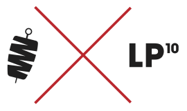Zwart-witte kebab op spies links, rode diagonale X in midden, zwarte tekst LP10 rechts.