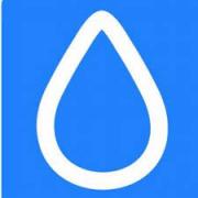 Wit gestileerd druppelvormig logo op een blauwe achtergrond.