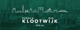 Groene achtergrond met de skyline van Rotterdam en de tekst Bakker Klootwijk 010 Sinds 1951.