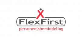 FlexFirst logo met grijs-witte tekst in zwart kader en rood figuurtje erboven, ondertitel personeelsbemiddeling.