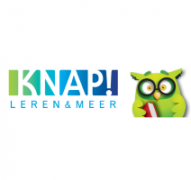Logo van KNAP! Leren & Meer met kleurrijke letters en een groene uil die een boek vasthoudt.