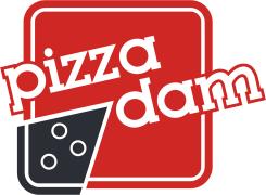 Pizzadam-logo met rode rechthoek, witte tekst en zwarte pizzapunt met stippen.