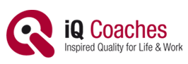iQ Coaches-logo met rode en zwarte elementen en de tekst iQ Coaches, regie op je eigen leven.