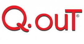 Q.ouT logo met rode letters en schaduweffect.