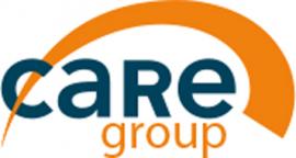 Logo van Care Group met de tekst care in blauw en group in oranje, gedeeltelijk omarmd door een oranje boog.