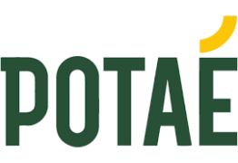 Potaé-logo met groene letters en een gele boogvorm boven de letter E.