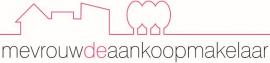 Logo van Mevrouw de Aankoopmakelaar met gestileerde roze lijntekening van huizen en bomen.