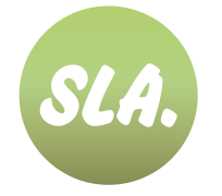 Groen cirkelvormig logo van SLA met witte letters.