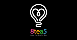 Wit lijntekening van een gloeilamp met een hart erin, onderaan staat het logo van 8tea5 met de tekst 'taste the inspiration'.