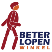 Logo van Beter Lopen Winkel met gestileerde wandelende figuur in rood-oranje naast bedrijfsnaam in blauw en oranje.