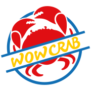 Rood krablogo met de tekst WowCrab schuin over het midden in geel binnen een blauwe cirkel.