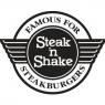 Zwart-wit logo van Steak 'n Shake met de tekst Famous for Steakburgers rondom vleugelmotief.