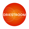 Rode cirkel met oranje overlappende cirkels en het woord Driestroom in witte letters in het midden.