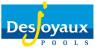 Desjoyaux Pools logo met blauw en geel ontwerp op een witte achtergrond.