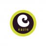 Eazie-logo met een gestileerde witte 'E' op een donkerbruine achtergrond omringd door een groene cirkel.