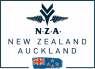 Logo van NZA New Zealand Auckland met varens en de Nieuw-Zeelandse vlag.