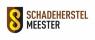 Logo van Schadeherstelmeester met zwart en geel schild en gestileerde letters.