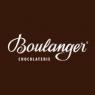 Logo van Chocolaterie Boulanger op een bruine achtergrond.