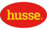 Rood ovaal logo met het gele woord Husse, gericht op dierenvoeding en franchise.