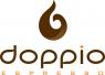 Logo van Doppio Espresso met een gestileerde bruine koffieboon boven de naam in moderne typografie.