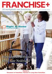 Tijdschriftcover Franchise+ met oudere vrouw en zorgverlener op een houten wandelpad, thema thuiszorgfranchise.