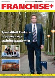 Man in pak loopt op bospad met tekst over ProTurn’s specialisatie in bouw van trainingsacademies op de voorgrond.