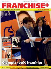 Twee mensen bestuderen een document voor een Olympia-uitzendbureau display op de cover van Franchise+ april 2009.