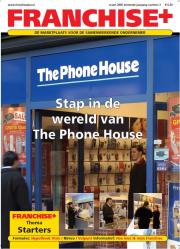 Voorzijde van een The Phone House-winkel met een grote opvallende promotietekst en voorbijgangers op straat.