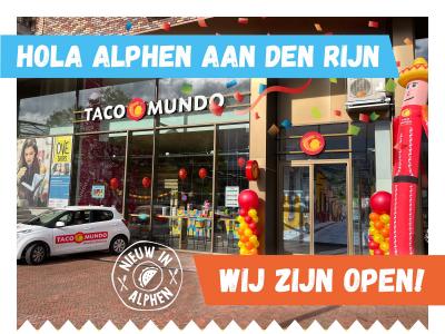 Voorzijde van de nieuwe Taco Mundo in Alphen aan den Rijn met ballondecoraties en opvallende gevelversiering.
